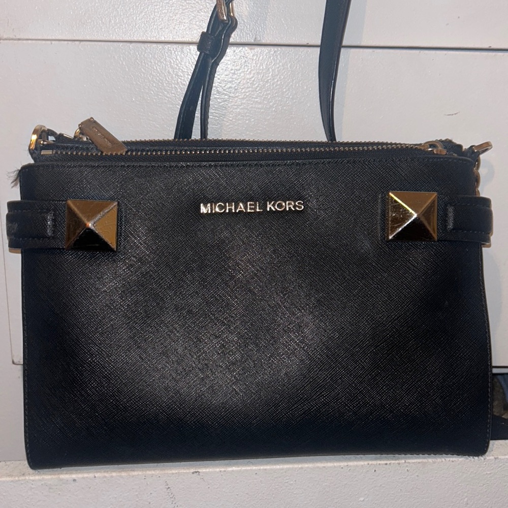 Black Michael kors crossbody bag